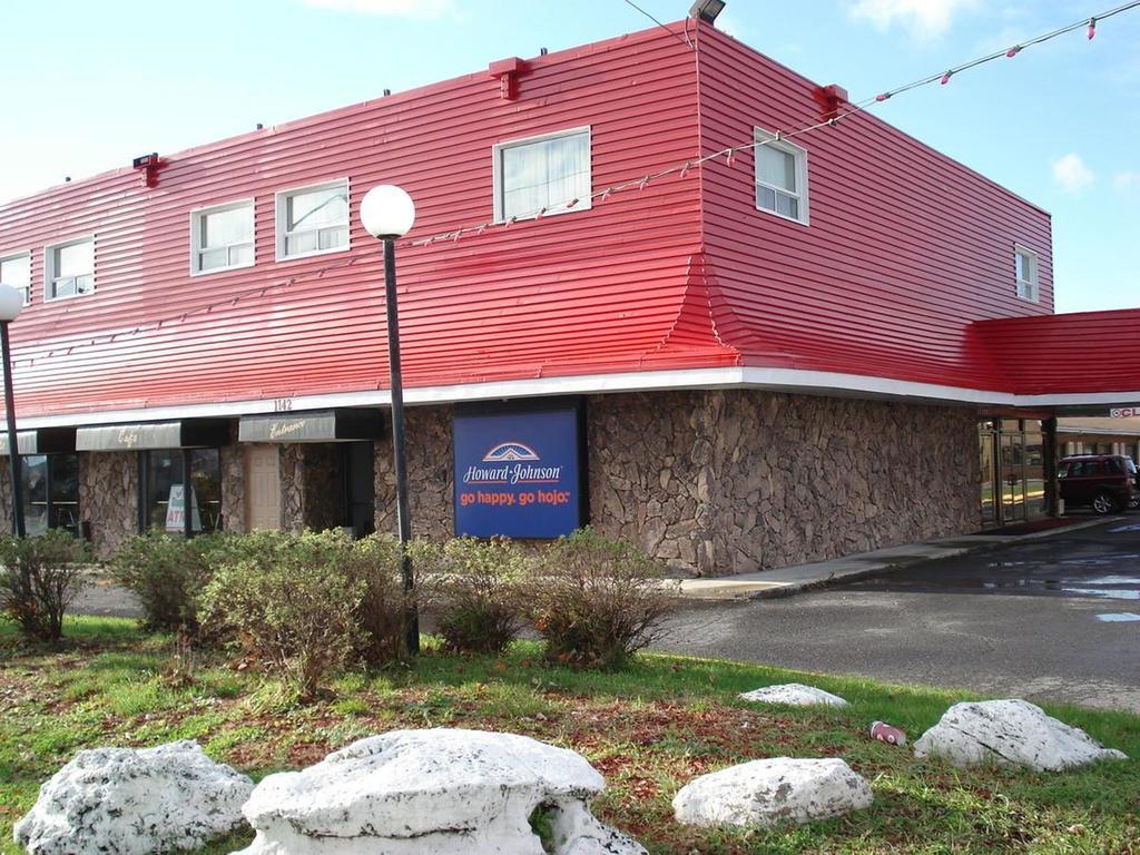 Howard Johnson By Wyndham Корнуол Екстериор снимка