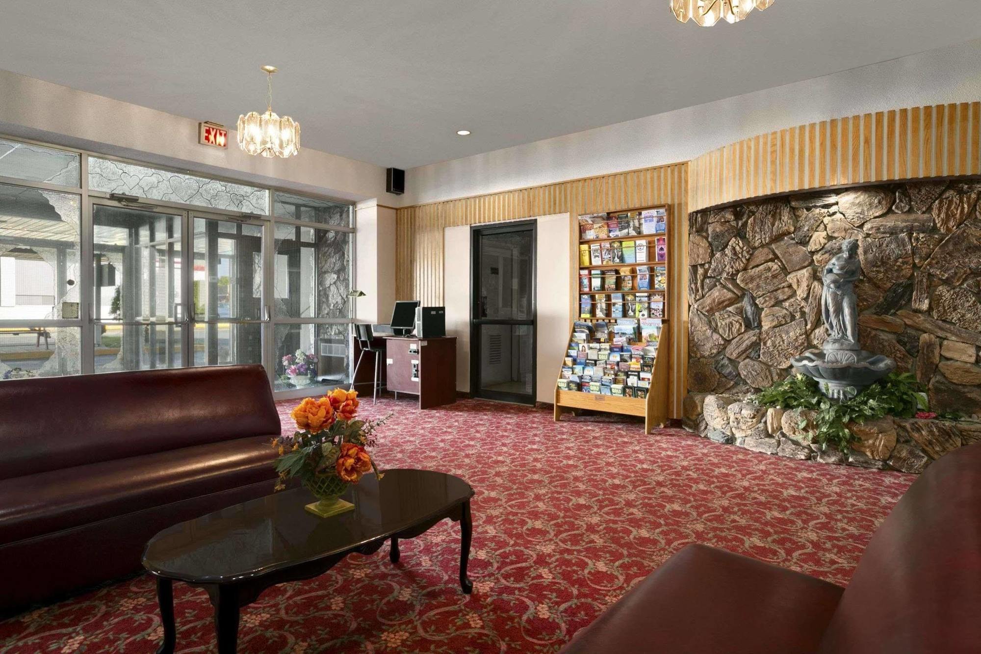 Howard Johnson By Wyndham Корнуол Екстериор снимка